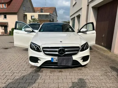 Gebraucht Mercedes E220 AMG line 194 PS (142 kW) 2016 Weiß Limousine