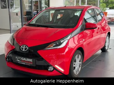 Gebraucht Toyota Aygo X-play 69 PS (50 kW) 2017 Rot Kleinwagen