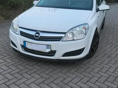 Gebraucht Opel Astra 81 PS (59 kW) 2009 Weiß Kleinwagen