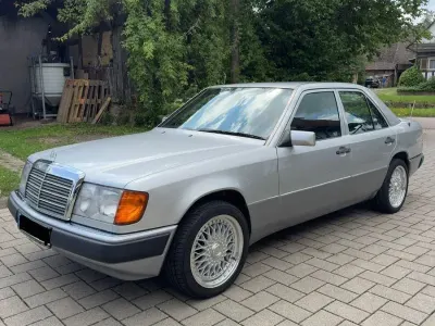 Gebraucht Mercedes E200 136 PS (100 kW) 1993 Silber Kombi