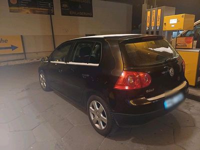 Schwarz Gebraucht 2004 VW Golf IV Kombi | 1.900 €
