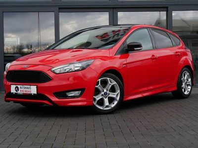 Rot Gebraucht 2018 Ford Focus ST-Line Limousine | 12.400 € (Fairer Preis)