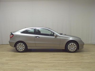 Second-hand Mercedes C200 122 CP (89 kW) 2005 Argintiu Coupe