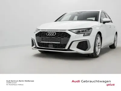 Używany Audi A3 S-Line 150 KM (110 kW) 2023 Biały Sedan/Limuzyna