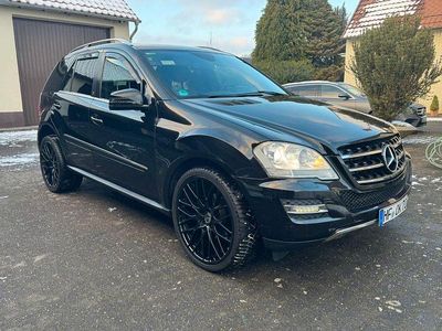 Schwarz Gebraucht 2011 Mercedes ML350 Sport SUV | 13.500 € (Etwas zu teuer)