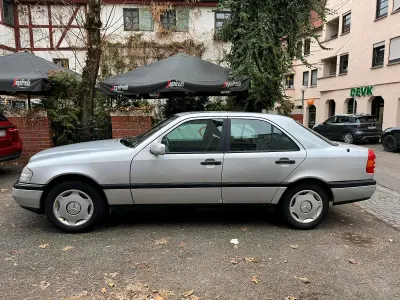 Gebraucht Mercedes C180 120 PS (88 kW) 1995 Silber Limousine