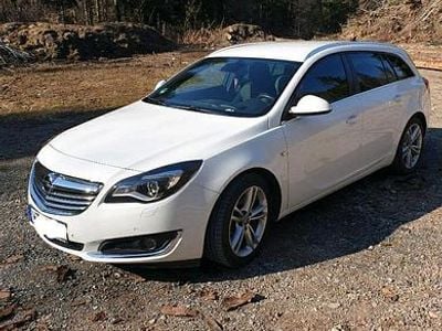 Weiß Gebraucht 2013 Opel Insignia Limousine | 3.000 € (Guter Preis)