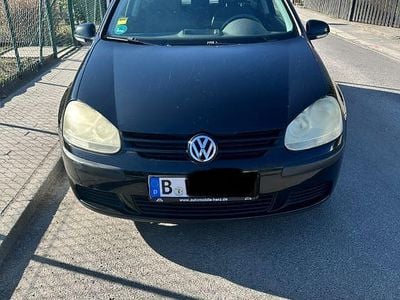 Second-hand VW Golf IV Trendline 75 CP (55 kW) 2005 Negru Berlinǎ