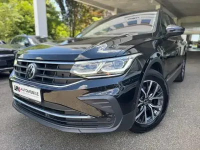 Gebraucht VW Tiguan Life 150 PS (110 kW) 2022 Schwarz SUV