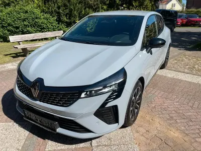 Gebraucht Renault Clio V Techno 91 PS (66 kW) 2025 Grau Limousine