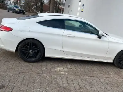 Gebraucht Mercedes C250 204 PS (150 kW) 2016 Weiß Coupé