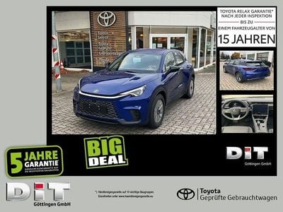 Dark blue m m Neu 2025 Lexus LBX SUV | 36.990 €