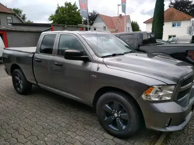 Używany Dodge Ram 401 KM (294 kW) 2013 Szary Pickup
