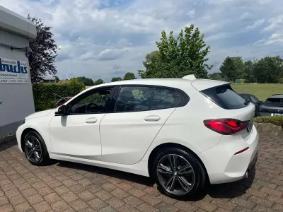 Gebraucht BMW 118 Sport Line 136 PS (100 kW) 2021 Alpinweiss iii Kleinwagen