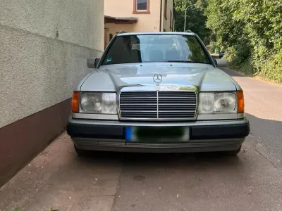 Gebraucht Mercedes E230 136 PS (100 kW) 1991 Silber Kombi