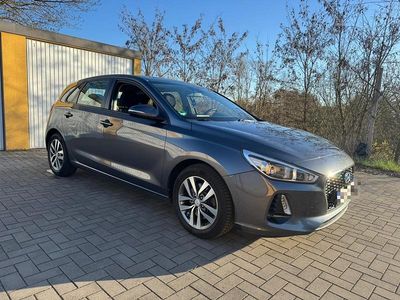 Gebraucht Hyundai i30 120 PS (88 kW) 2017 Grau Limousine