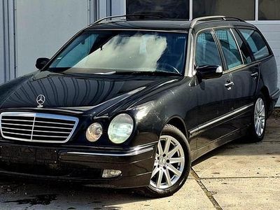 Gebraucht Mercedes E240 Avantgarde 170 PS (125 kW) 2002 Schwarz Kombi