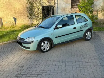 Usata Opel Corsa 75 CV (55 kW) 2001 Verde Utilitaria