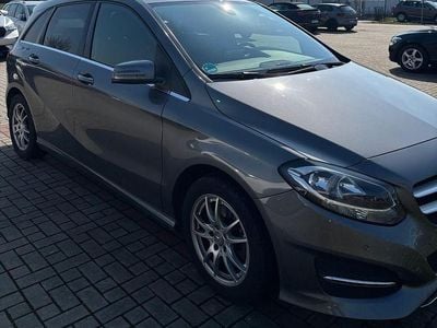 Gebraucht Mercedes B180 122 PS (89 kW) 2016 Grau Van / Kleinbus