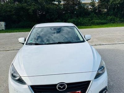 Weiß Gebraucht 2015 Mazda 3 Sports-Line Limousine | 8.700 € (Fairer Preis)