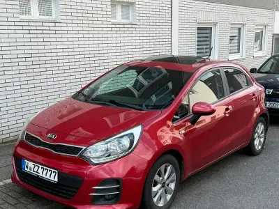 Gebraucht Kia Rio 90 PS (66 kW) 2015 Rot Kleinwagen