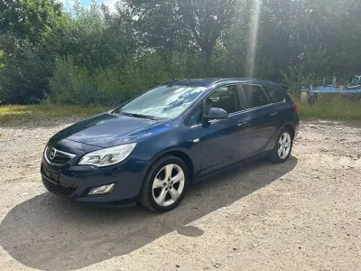 Gebraucht Opel Astra 120 PS (88 kW) 2011 Blau Kombi