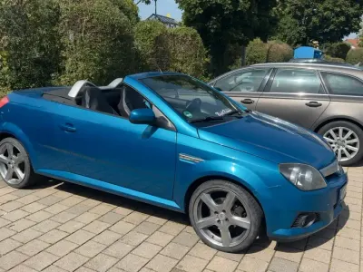 Usata Opel Tigra 90 CV (66 kW) 2004 Blu Cabrio