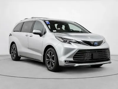 Neu Toyota Sienna Platinum 245 PS (180 kW) 2026 Celestial silber metallic Van / Kleinbus