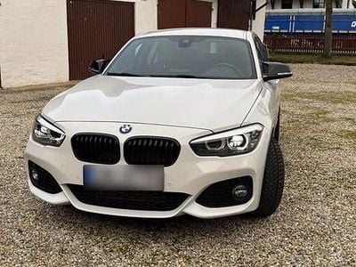 Begagnad BMW 120 M Sport 190 HK (139 kW) 2019 Vit Halvkombi