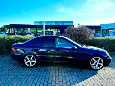 Używany Mercedes C320 218 KM (160 kW) 2000 Niebieski Sedan/Limuzyna
