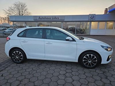 Weiß Gebraucht 2021 Hyundai i30 Select Limousine | 13.985 € (Fairer Preis)