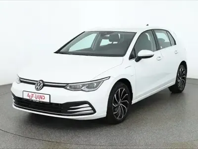 Używany VW Golf VIII Style 204 KM (150 kW) 2023 Biały Sedan/Limuzyna