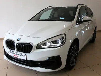 Gebraucht BMW 220 Active Tourer Sport Line 192 PS (141 kW) 2019 Weiß Van / Kleinbus