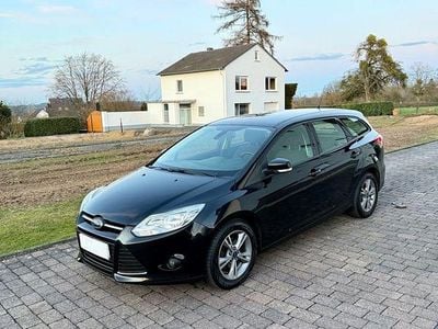 Gebraucht Ford Focus Titanium 125 PS (91 kW) 2015 Schwarz Kombi