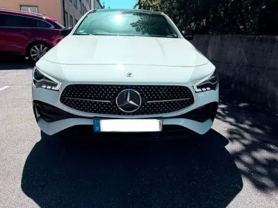 Gebraucht Mercedes CLA250e Shooting Brake Premium 218 PS (160 kW) 2023 Weiß Kombi