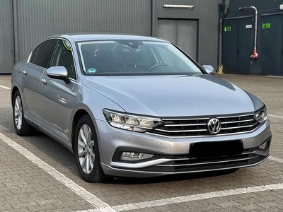 Gebraucht VW Passat 150 PS (110 kW) 2019 Silber Limousine
