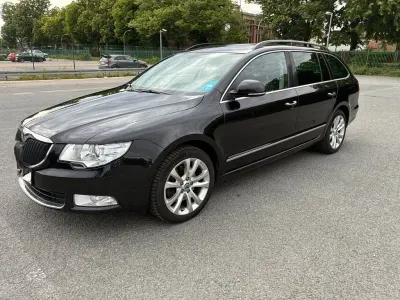 Gebraucht Skoda Superb Ambition 160 PS (117 kW) 2011 Schwarz Kombi