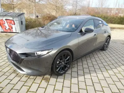 Neu Mazda 3 Nagisa 140 PS (102 kW) 2026 Machine gray Limousine