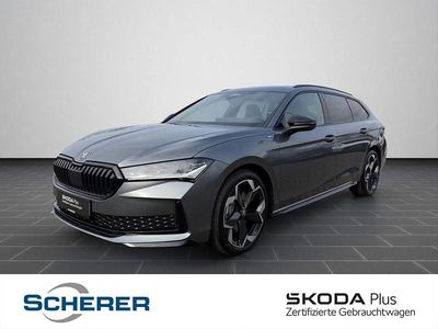 Neu Skoda Superb SportLine 193 PS (141 kW) 2025 Graphitegrau metallic (metallic) Kombi