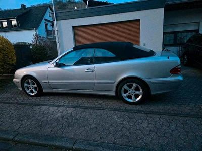 Second-hand Mercedes CLK230 197 CP (144 kW) 2000 Argintiu Cabrio