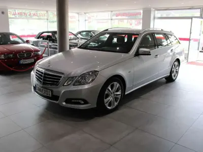 Gebraucht Mercedes E250 Avantgarde 204 PS (150 kW) 2010 Iridiumsilber Kombi