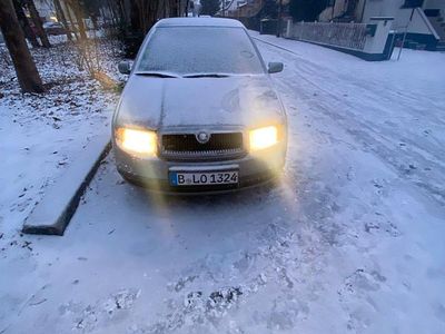 Grau Gebraucht 2005 Skoda Fabia Kleinwagen | 1.000 € (Guter Preis)