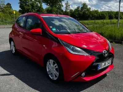 Używany Toyota Aygo X-play 69 KM (50 kW) 2015 Czerwony Hatchback