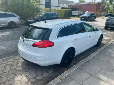 Używany Opel Insignia 160 KM (117 kW) 2011 Biały Kombi