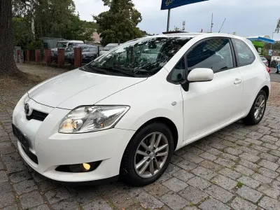 Gebraucht Toyota Auris Life 101 PS (74 kW) 2009 Weiß Kleinwagen