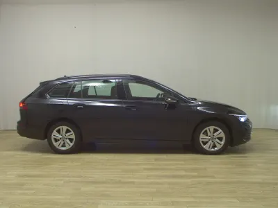 Begagnad VW Golf VIII Life 150 HK (110 kW) 2023 Svart Kombi