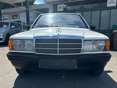 Usata Mercedes 190 122 CV (89 kW) 1984 Bianco Berlina
