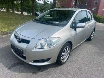 Gebraucht Toyota Auris Luna 97 PS (71 kW) 2007 Silber Kleinwagen