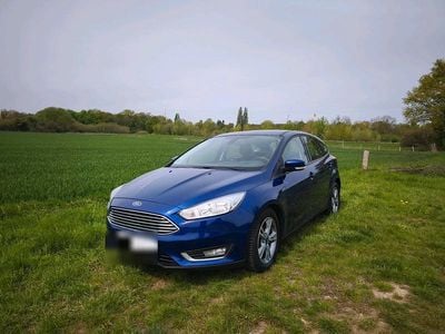 Używany Ford Focus 120 KM (88 kW) 2015 Niebieski Sedan/Limuzyna