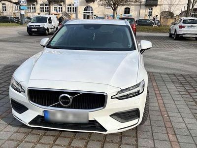 Gebraucht Volvo V60 Momentum 190 PS (139 kW) 2020 Kombi